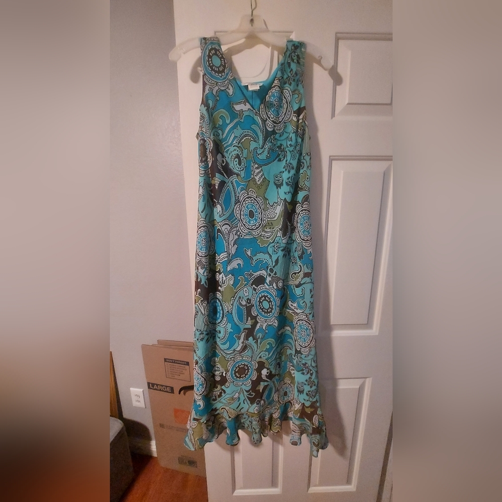 Super comfortable dress..no zippers